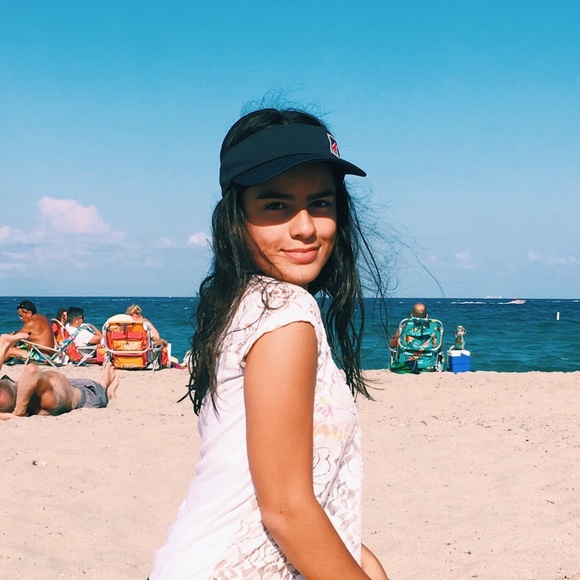 Profile Picture of Ana júlia Borges (@anajuliablanco) on Poshmark
