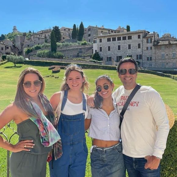 Profile Picture of Sandra Mackesy-reyes (@sdmreyes) on Poshmark