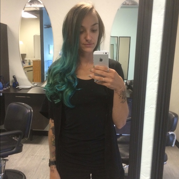 Profile Picture of Ivy Phillips (@mamaivyy) on Poshmark