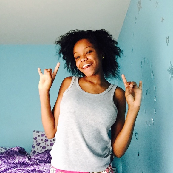 Profile Picture of Dina Renee (@dinarenee2) on Poshmark