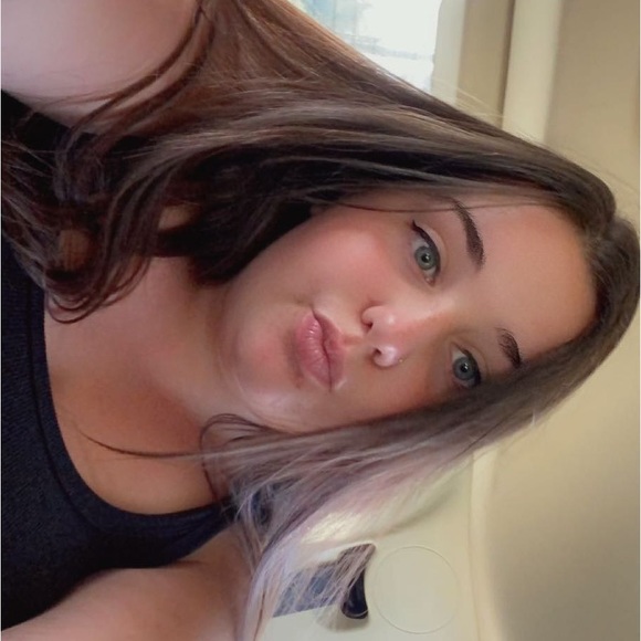 Profile Picture of Kylee Orton (@kyleeorton) on Poshmark