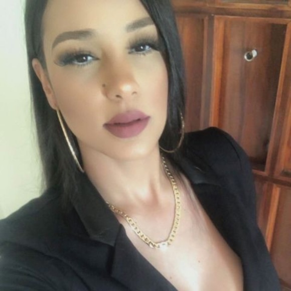 Profile Picture of Sinkia Yaport (@yaport072283) on Poshmark