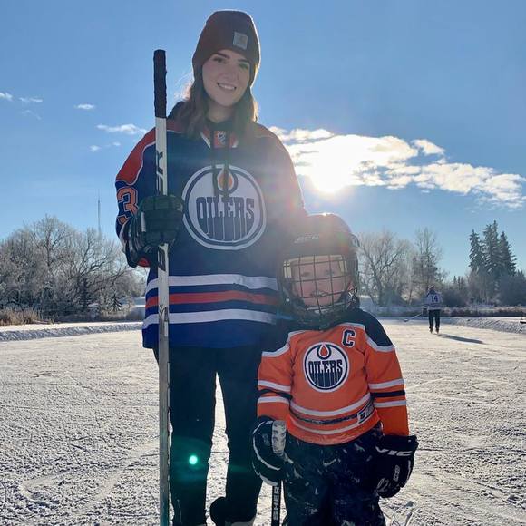 Tess Breum - Poshmark Profile Picture of Tess Breum (@tess_hockey10) on Poshmark