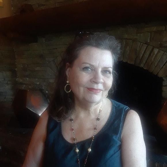 Profile Picture of Coralee Funaro (@coraleefunaro) on Poshmark