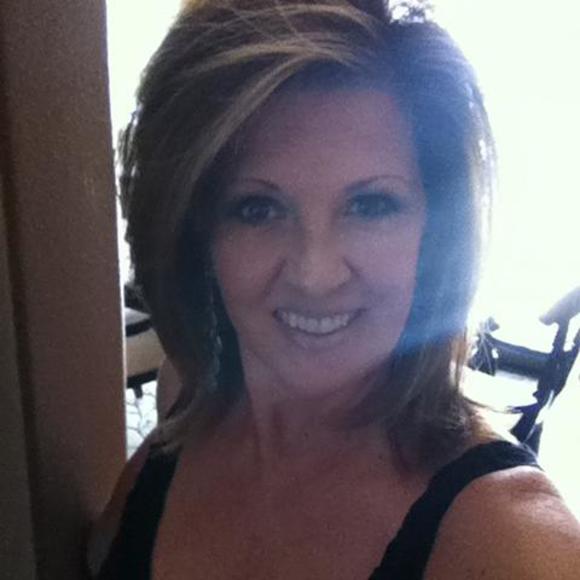 Profile Picture of Robin Stamper vandertuig (@lovemycloset62) on Poshmark
