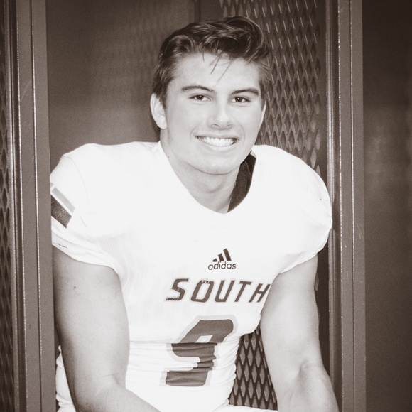 Profile Picture of Nick Akery (@nickakery08) on Poshmark