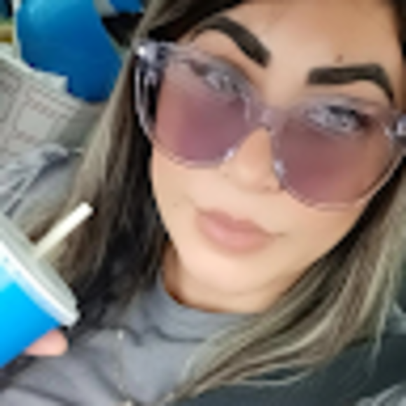 Profile Picture of Gretter Molina (@grettermolina22) on Poshmark