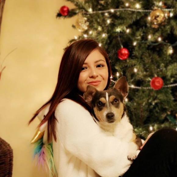 Profile Picture of Carla Colindres (@carla_colindres) on Poshmark