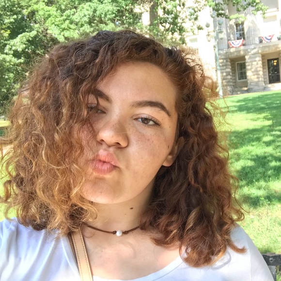 Profile Picture of Taylor Palange (@taylorpalange) on Poshmark