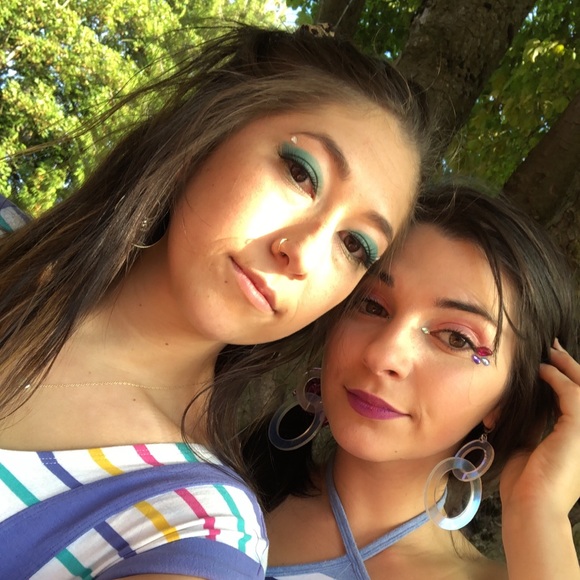 Profile Picture of Alli & kayla Kupinski (@peacefulpeach) on Poshmark