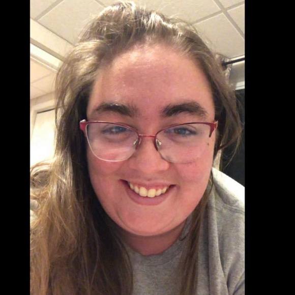 Profile Picture of Christa Beutel (@chrissybeutel) on Poshmark