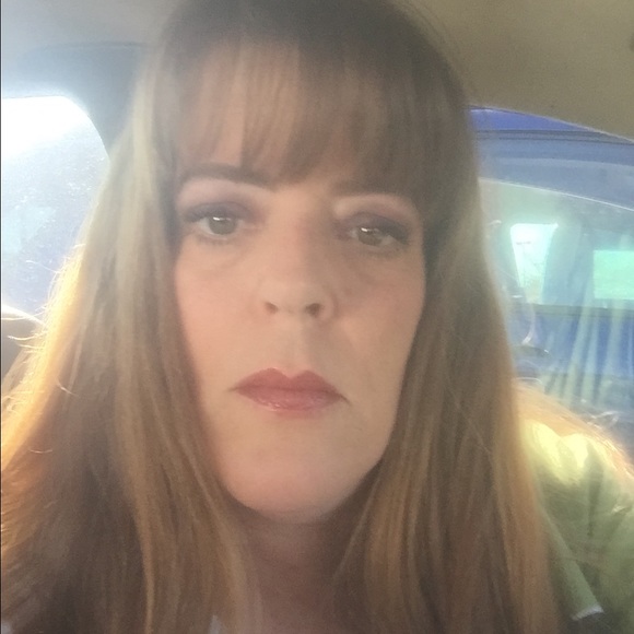 Profile Picture of Karen Finecey (@chey_si_9598) on Poshmark