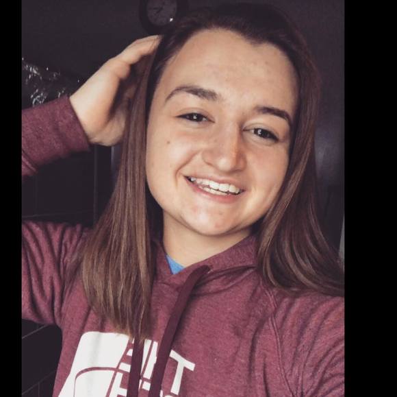 Profile Picture of Kayla Wohlgamuth (@kwohlgamuth0124) on Poshmark