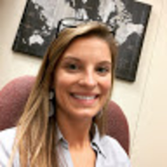 Profile Picture of Cristy Holmes (@cristywholmes) on Poshmark