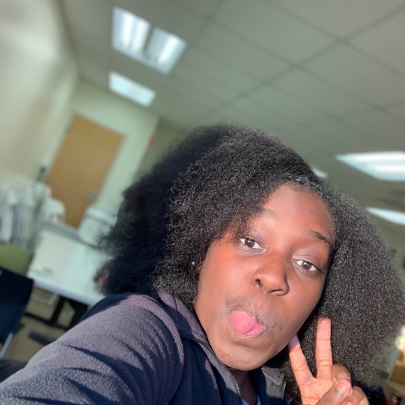 Profile Picture of Zoe Malcolm (@zoemonique225) on Poshmark