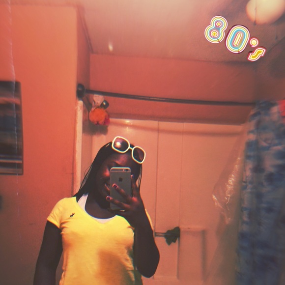 Profile Picture of Jy-yaughna Barosy (@ombjy) on Poshmark