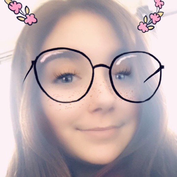 Profile Picture of Jessie Sampson (@jessie200314) on Poshmark