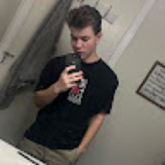 Profile Picture of Zachary Zaffiro (@zachzaffiro1) on Poshmark