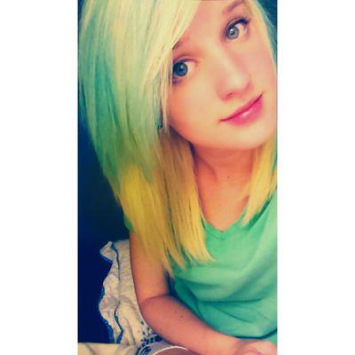 Profile Picture of  ✨Jessie Elizabeth (@JessiMize) on Twitter