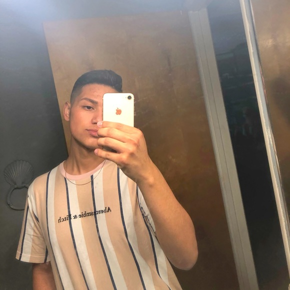 Profile Picture of Robert Lagunas (@rxwbert) on Poshmark