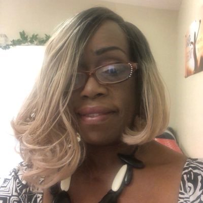 Profile Picture of Brenda Bradley (@broker_brenda) on Twitter