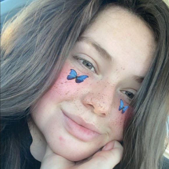 Profile Picture of Madison Gauldin (@madisonanabella) on Poshmark