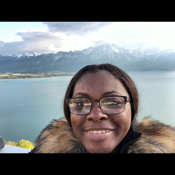 Profile Picture of Linda Elma (@elmalinda0778) on Poshmark