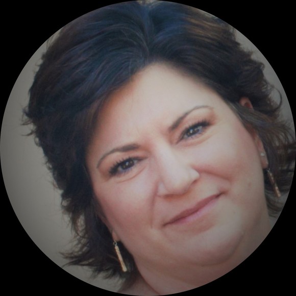 Profile Picture of Michele Linderoth (@micheleccloset) on Poshmark