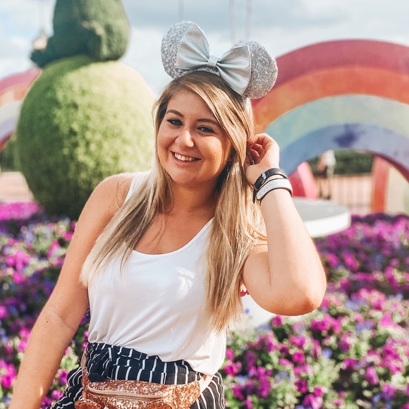 Profile Picture of Samantha Jacobson (@samanthapaigej) on Poshmark