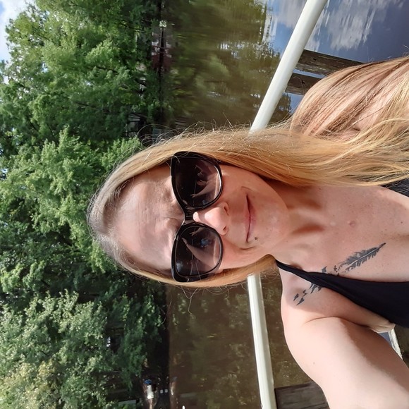 Tiffani n jim Oliver - Poshmark Profile Picture of Tiffani n jim Oliver (@tjoliver527) on Poshmark