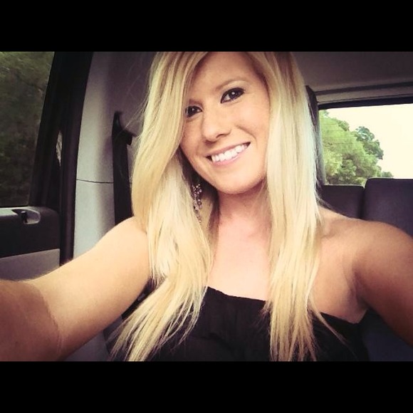 Profile Picture of Danielle Haydon (@dchaydon) on Poshmark