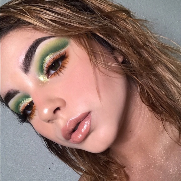 Profile Picture of Themi Pantazes (@tpantazes) on Poshmark