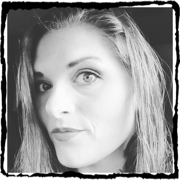 Profile Picture of Stacy Kelly (@slkelly00) on Poshmark