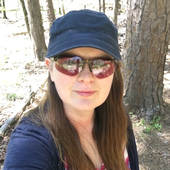 Profile Picture of Michelle Caviness (@mlcavine) on Poshmark