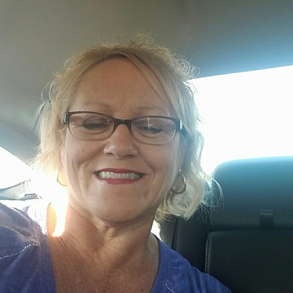 Profile Picture of Sheila Coffey (@scoffey1960) on Poshmark