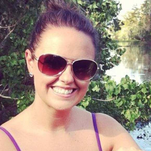 Profile Picture of Ashley Branstetter (@abranstetter) on Poshmark