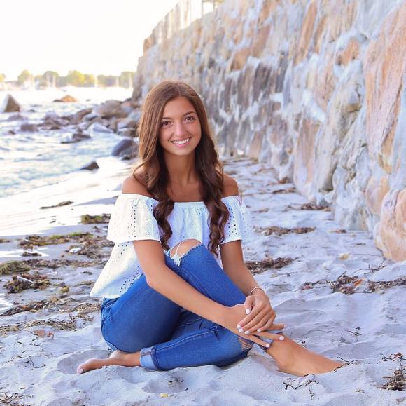 Profile Picture of Lexi Palmisano (@lexipalmisano77) on Poshmark