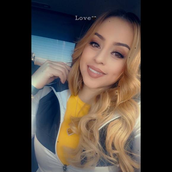 Profile Picture of Lucely Ashlyy (@lucelyashlyy) on Poshmark