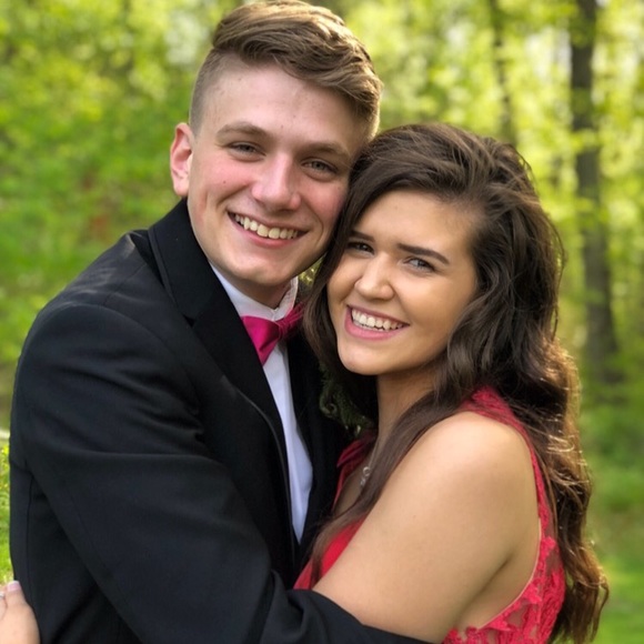 Profile Picture of Julia Mcelroy (@jmcelroy13) on Poshmark