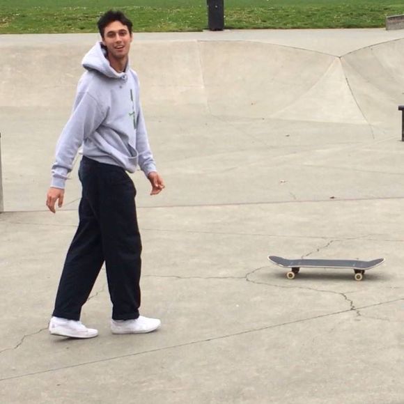 River Tavis - Poshmark Profile Picture of River Tavis (@rivertavis) on Poshmark