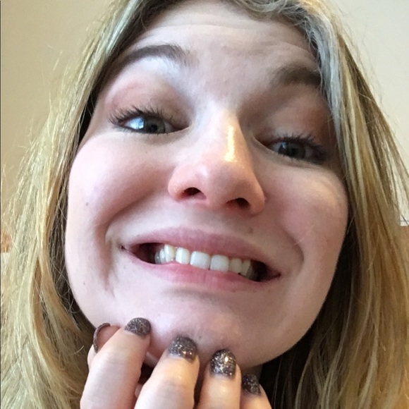 Profile Picture of Tori Cannon (@toriherrera) on Poshmark