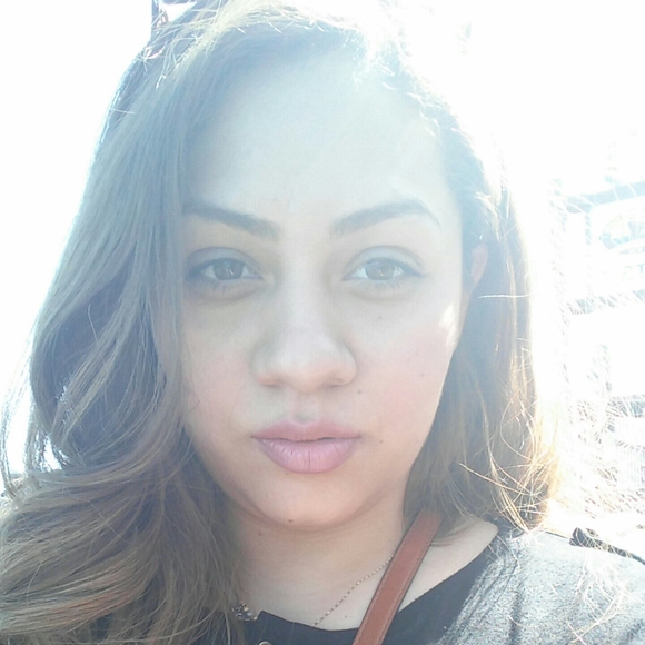 Profile Picture of Claudia Arguijo (@c_arguijo) on Poshmark