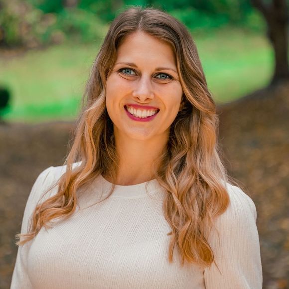 Profile Picture of Cassandra Casabona (@casbenwins) on Poshmark