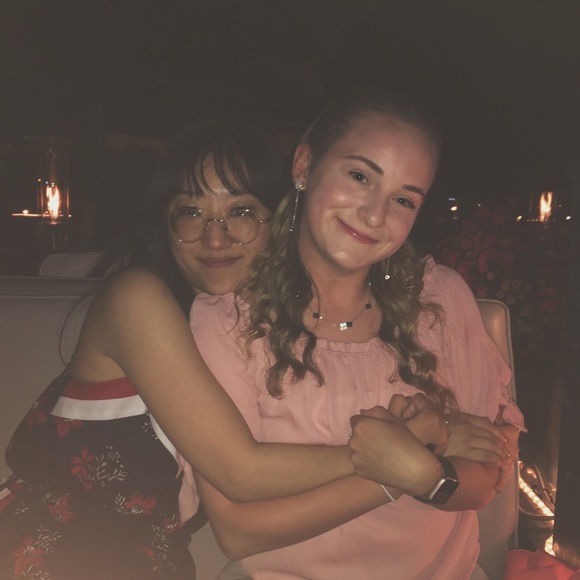 Profile Picture of Taylor Mclellan (@taylorleannmc) on Poshmark