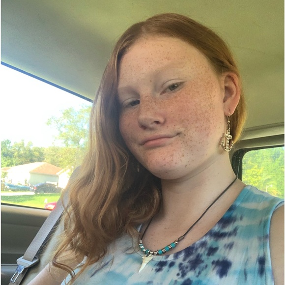 Profile Picture of Lari Colandrea (@laricolandrea) on Poshmark