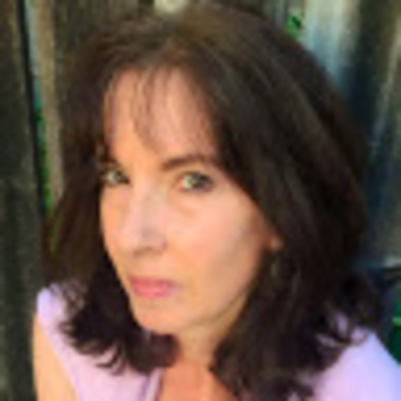 Profile Picture of Lisa Towles (@lisamarietowles) on Poshmark