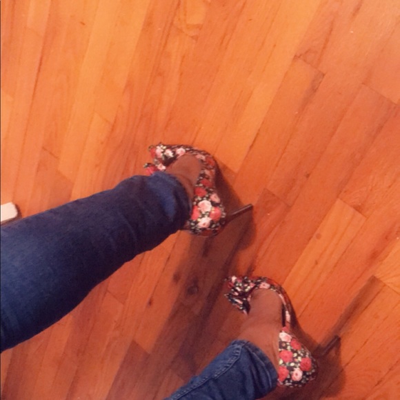 Profile Picture of Snaida Abdon (@snaidanicolas25) on Poshmark