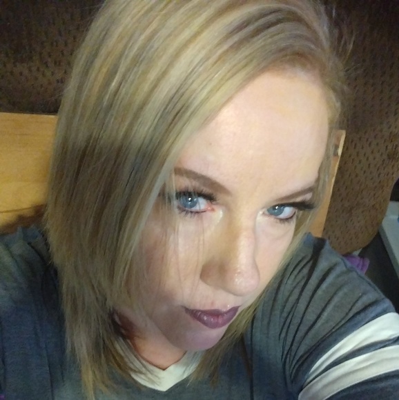 Profile Picture of Kathy Vititow (@kathyv42) on Poshmark