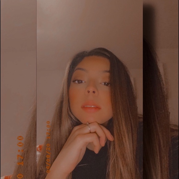 Profile Picture of Florentina Guzman (@florentinaax) on Poshmark