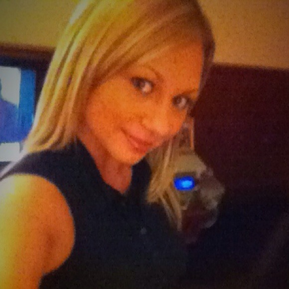 Profile Picture of Kate Ray (@blondiek833) on Poshmark